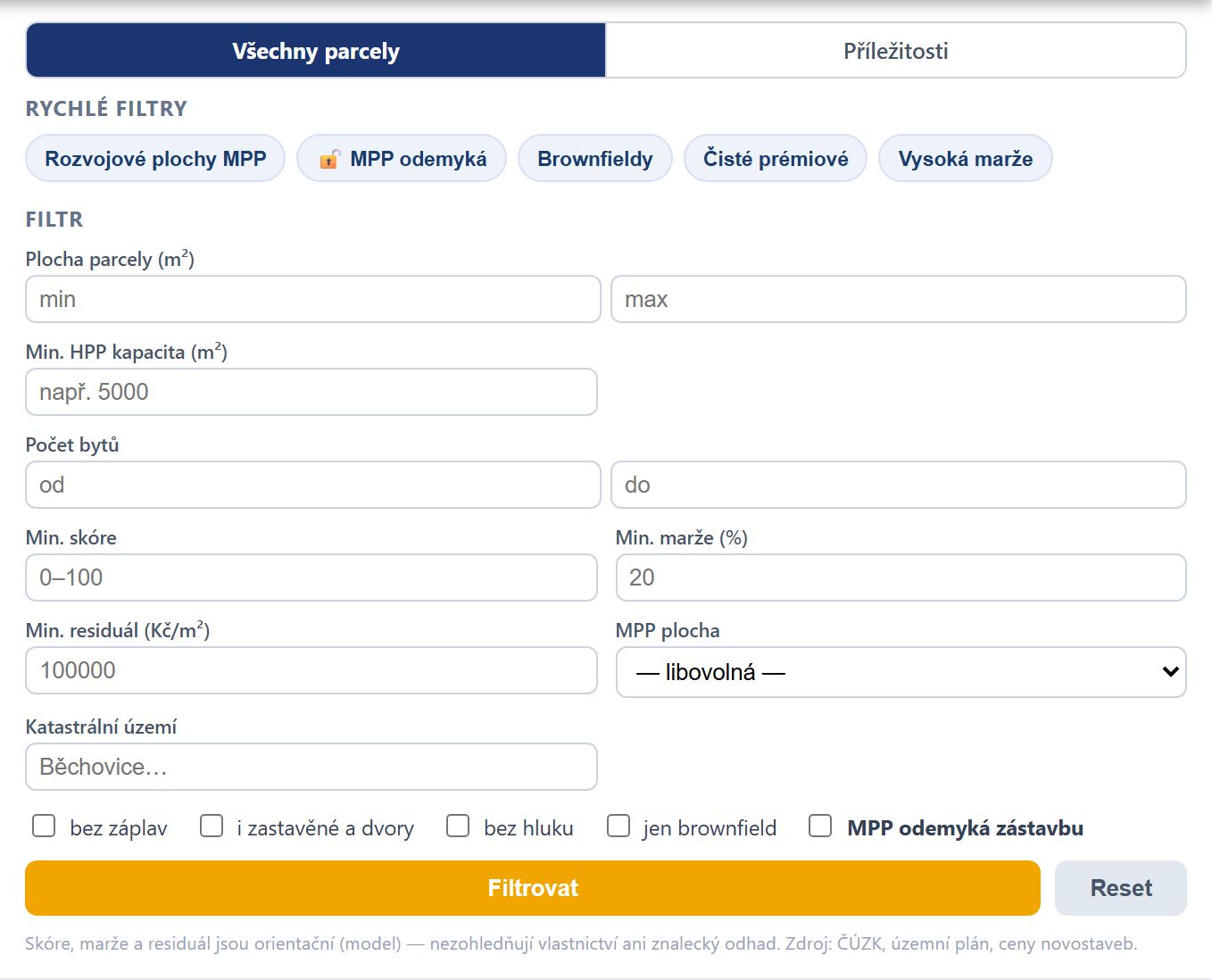 Panel filtrů vyhledávače pozemků devcheck pro Prahu: rychlé filtry, plocha parcely, HPP kapacita, počet bytů, skóre, marže, residuál, plocha MPP a přepínače bez záplav, bez hluku a jen brownfield