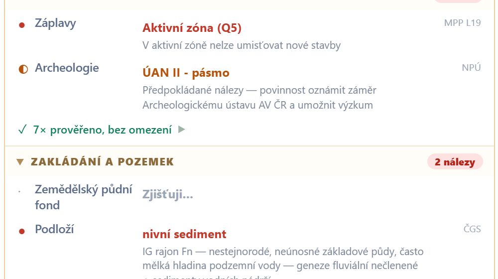 Karta Rizika a omezení v devcheck – řádek Záplavy hlásí aktivní zónu Q5 s poznámkou, že v ní nelze umisťovat nové stavby
